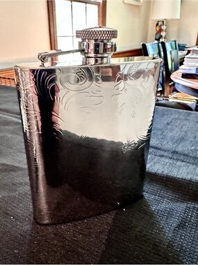 Engravable Stainless Steel Hip Flask in Shiny Silver